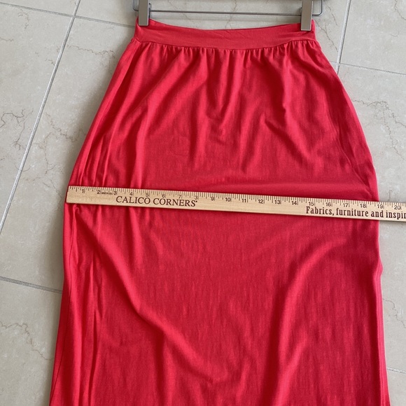 Splendid pull on skirt with slit. Coral-y red color. Small - Picture 9 of 9